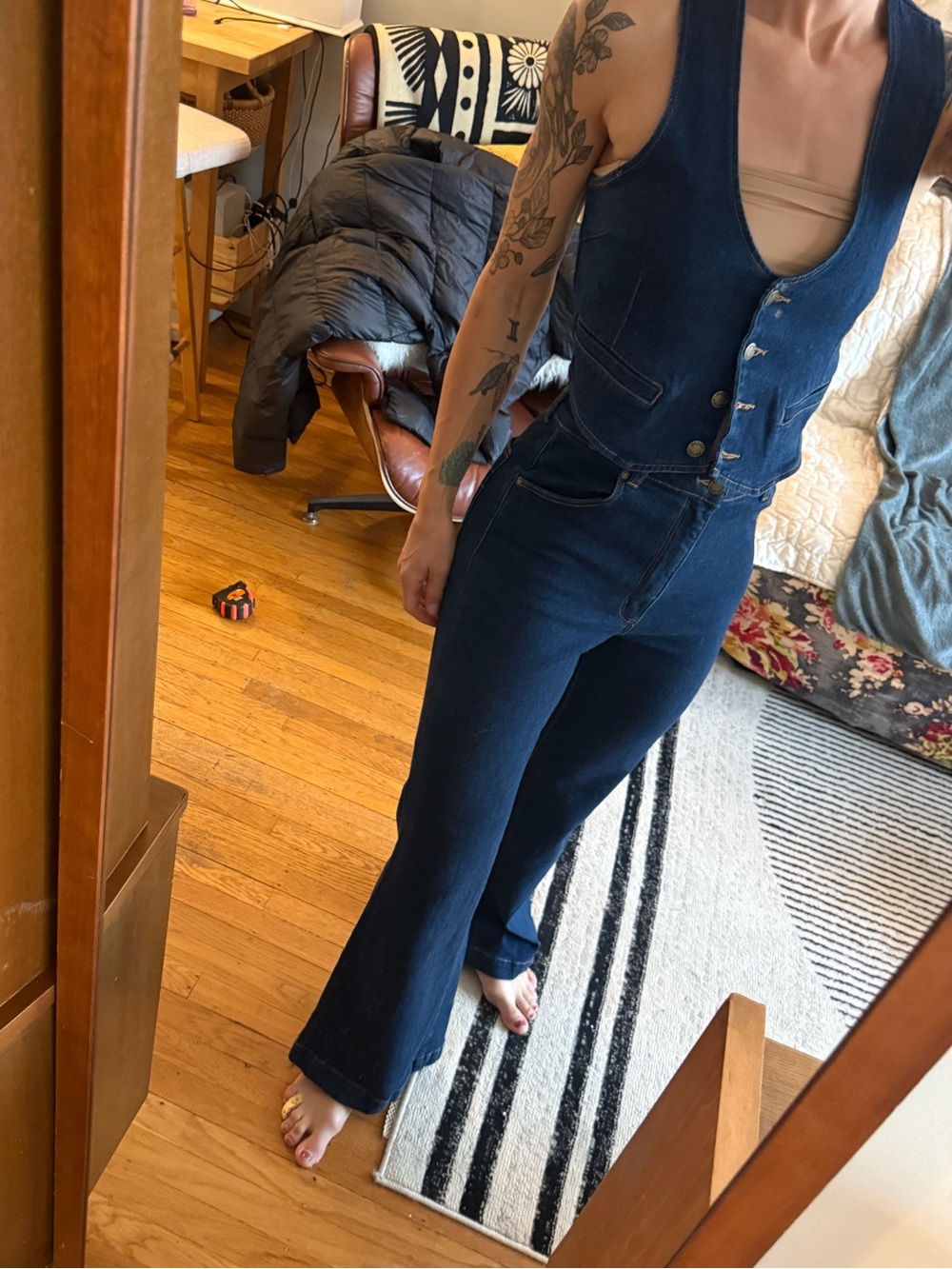 High-Waist Dark Blue Flared Women’s Jeans and vest rollas set